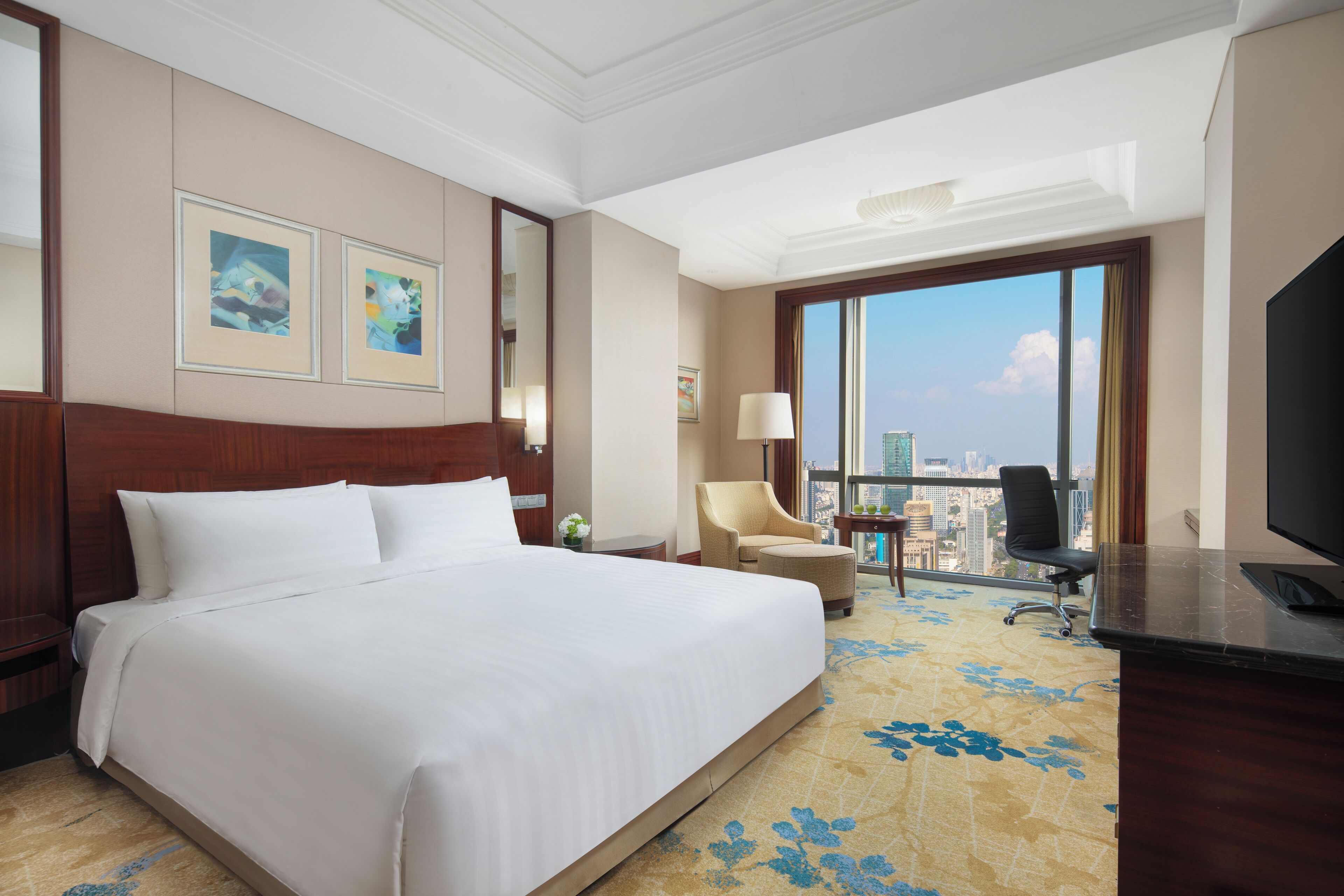 Deluxe King  | In-room safe, desk, blackout curtains, soundproofing