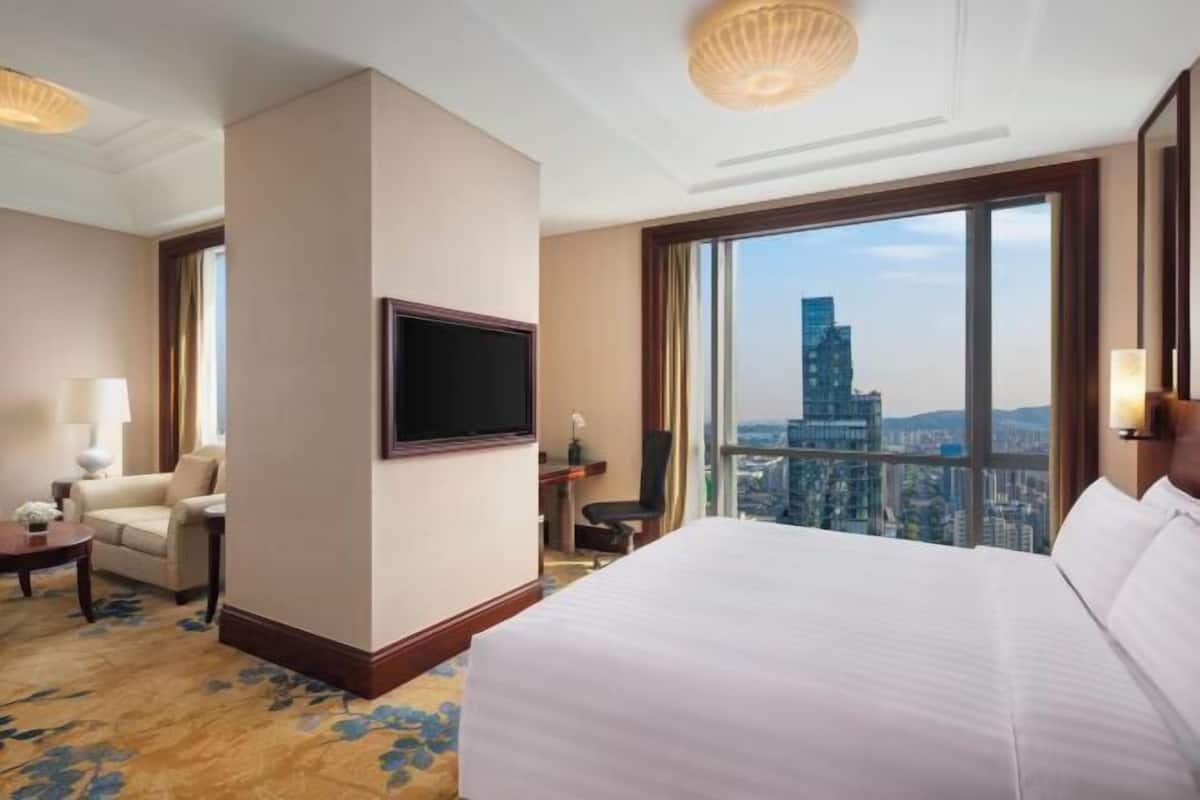 In-room safe, desk, blackout drapes, soundproofing