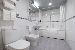 Bathroom - Riga Islande Hotel with FREE parking (Riga)