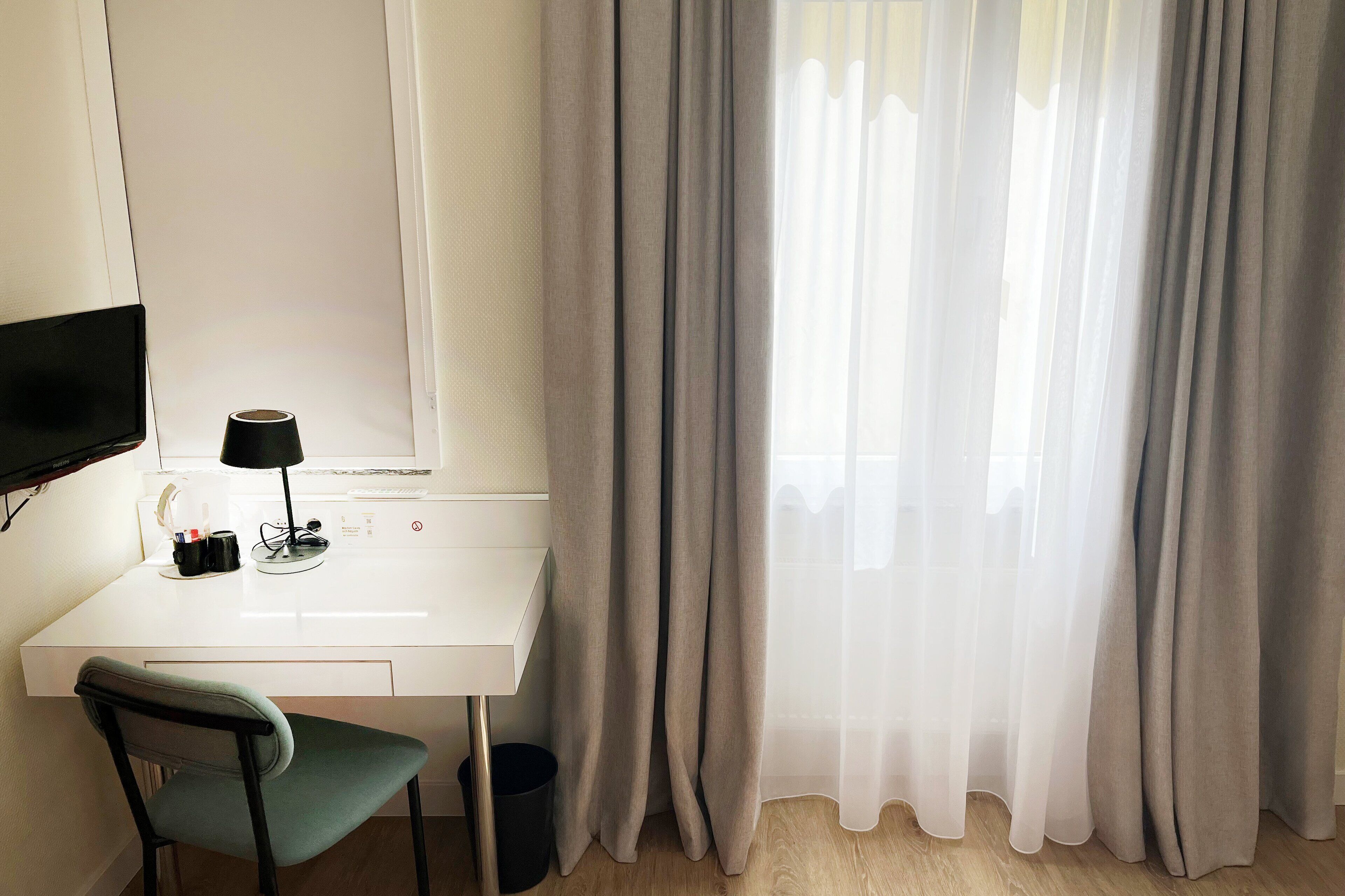 standard room, 1 double bed | hypo-allergenic bedding, in-room safe, desk, blackout curtains