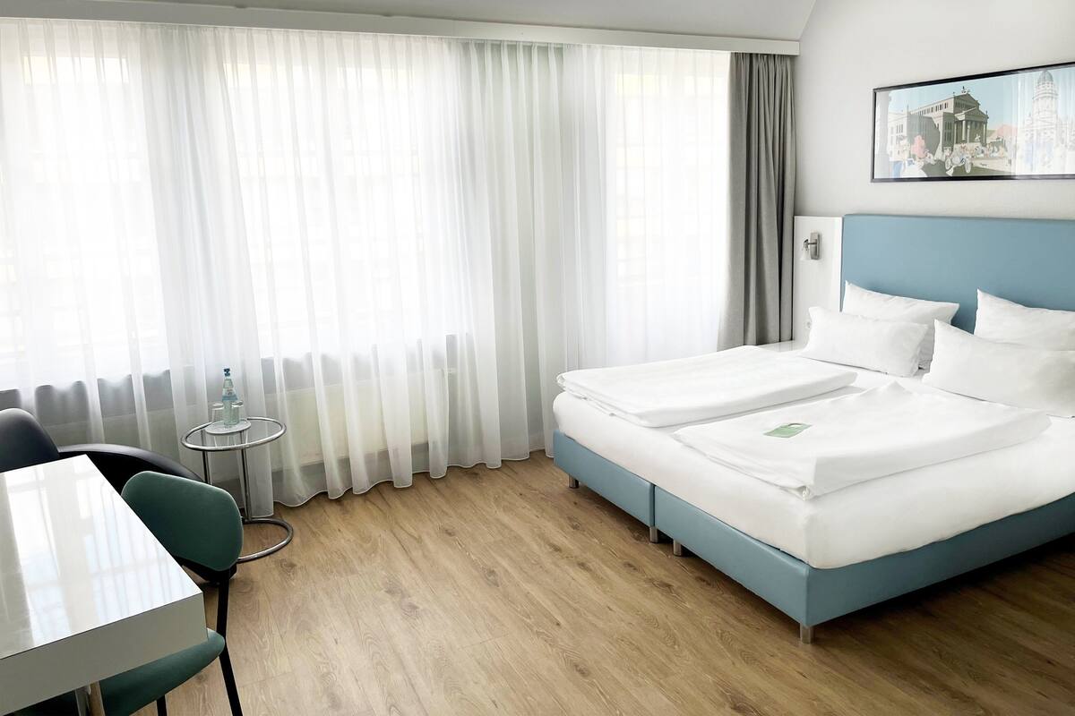 Hypo-allergenic bedding available, in-room safe, desk, blackout drapes