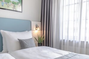 Hypo-allergenic bedding, in-room safe, desk, blackout drapes