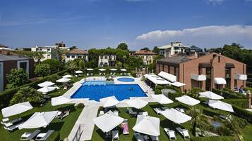 Seasonal outdoor pool, pool umbrellas, sun loungers