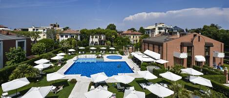 Seasonal outdoor pool, pool umbrellas, sun loungers