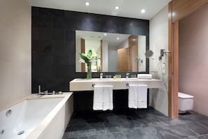 Duschwanne, Komfortbadewanne, umweltfreundliche Kosmetikartikel