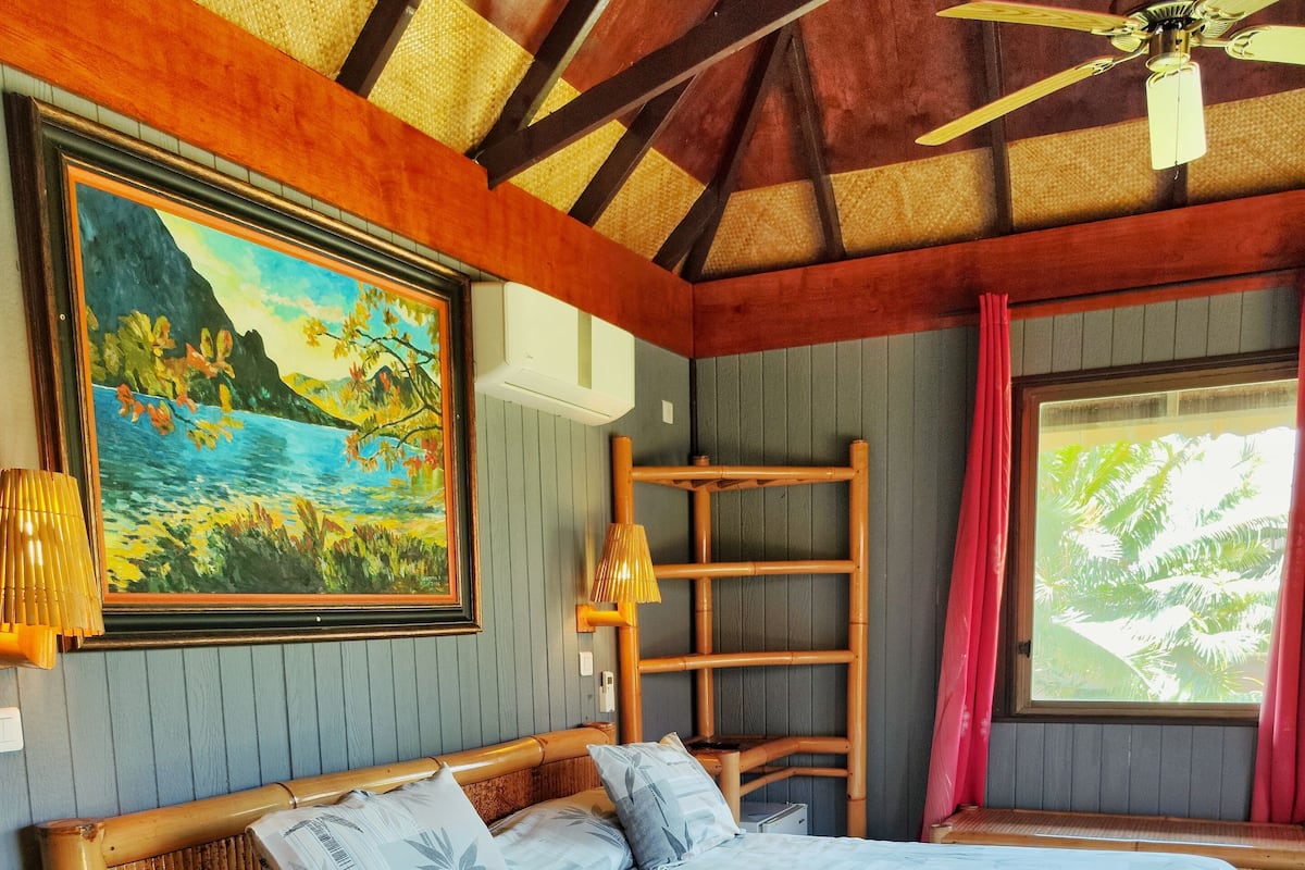 Standaard bungalow | Luxe beddengoed, een kluis op de kamer, een bureau