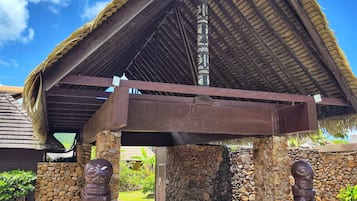 Pintu masuk properti