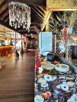 Daily cooked-to-order breakfast for a fee