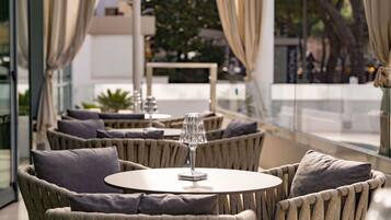 Poolside bar