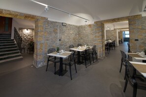 Tägliches kontinentales Frühstück gegen Gebühr