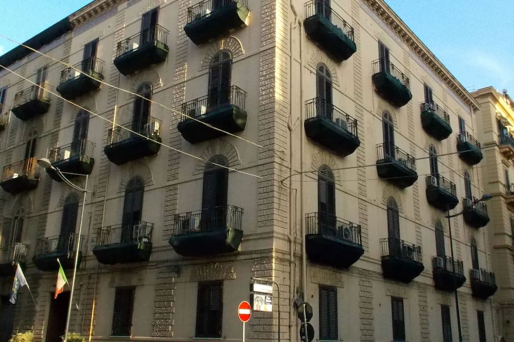 Hotel Tonic