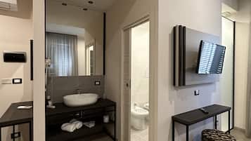 Douche, articles de toilette gratuits, sèche-cheveux, bidet