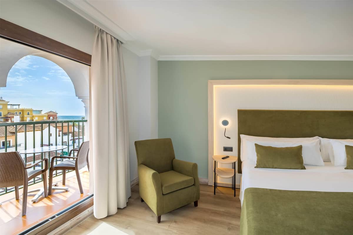 Premium bedding, pillowtop beds, minibar, in-room safe