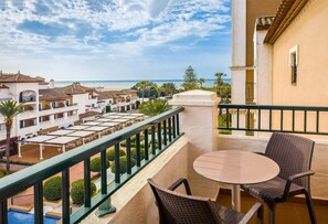 디럭스룸 (with TRRC Side Sea VW) | 객실에서 보이는 전망