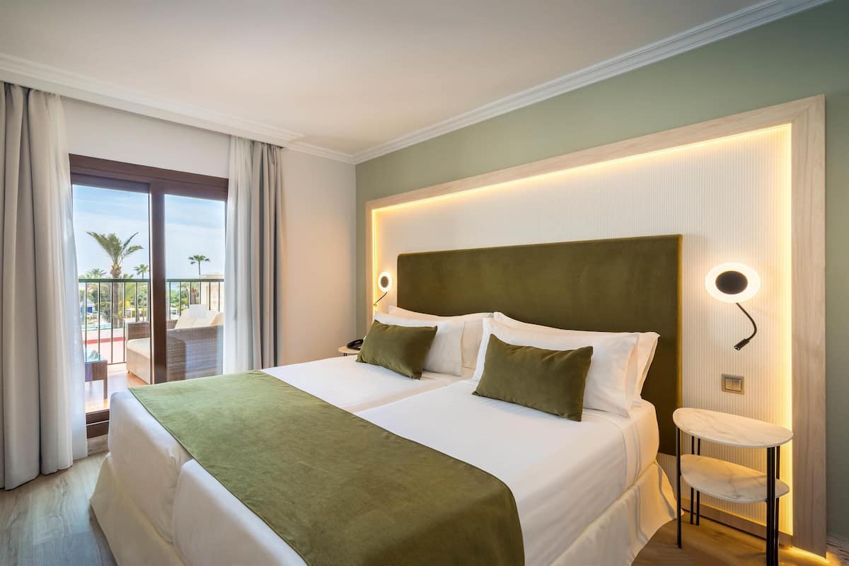 Literie de qualité supérieure, surmatelas, minibar