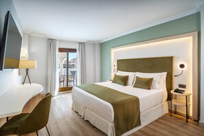 고급 침구, 필로우탑 침대, 미니바, 객실 내 금고