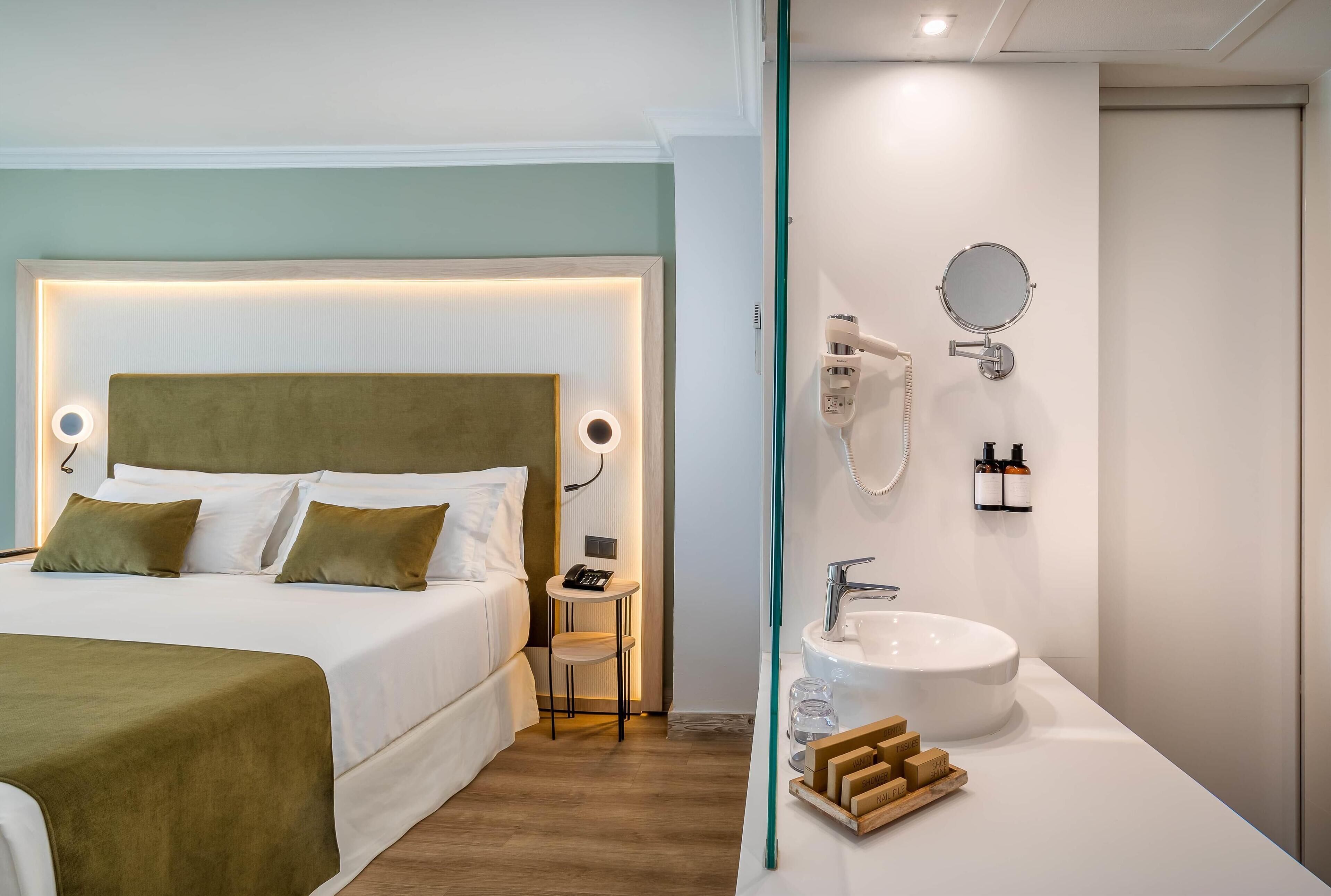 deluxe double room, terrace, pool view | bathroom | free toiletries, hair dryer, towels