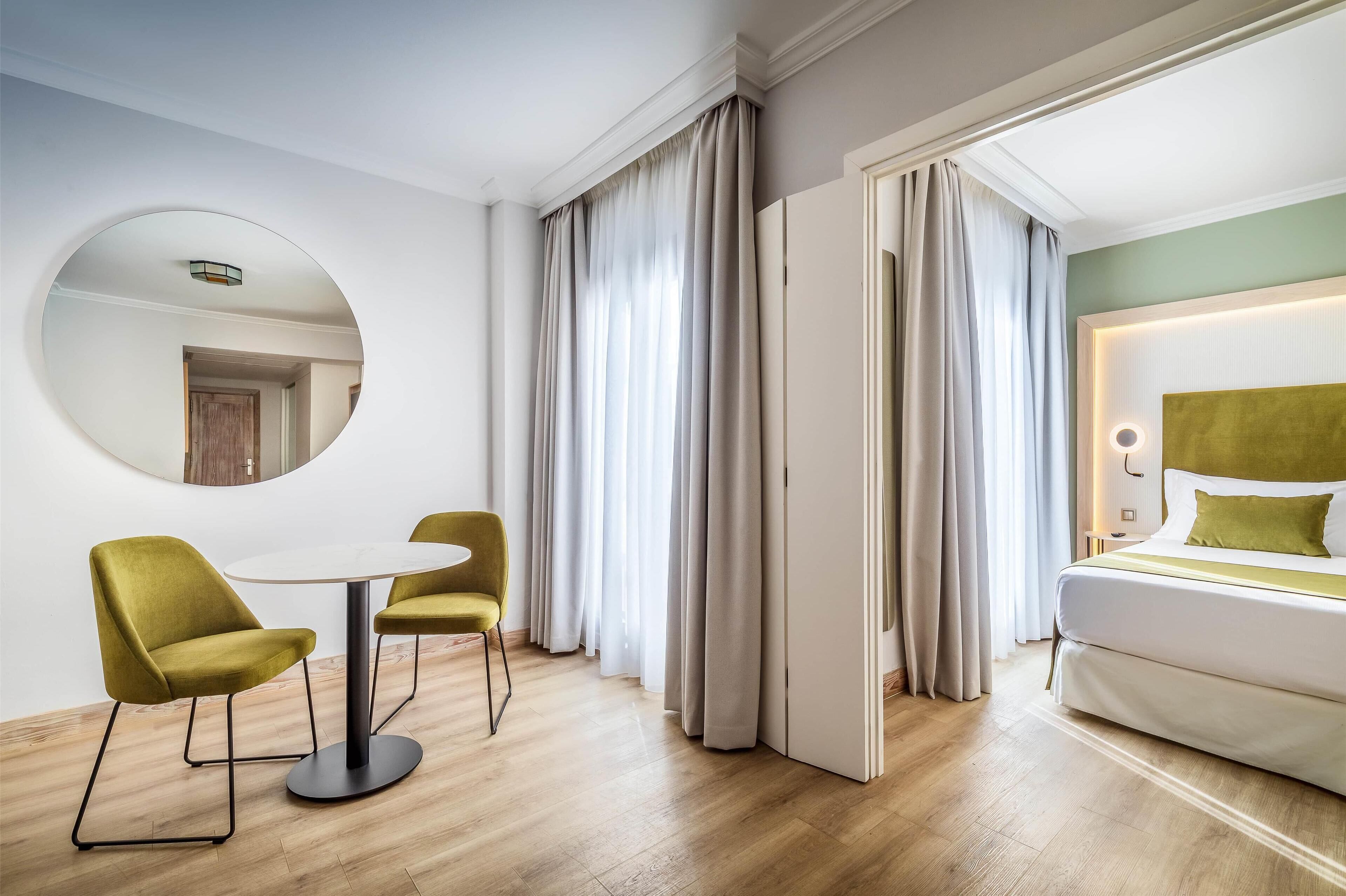 premium bedding, pillow-top beds, minibar, in-room safe