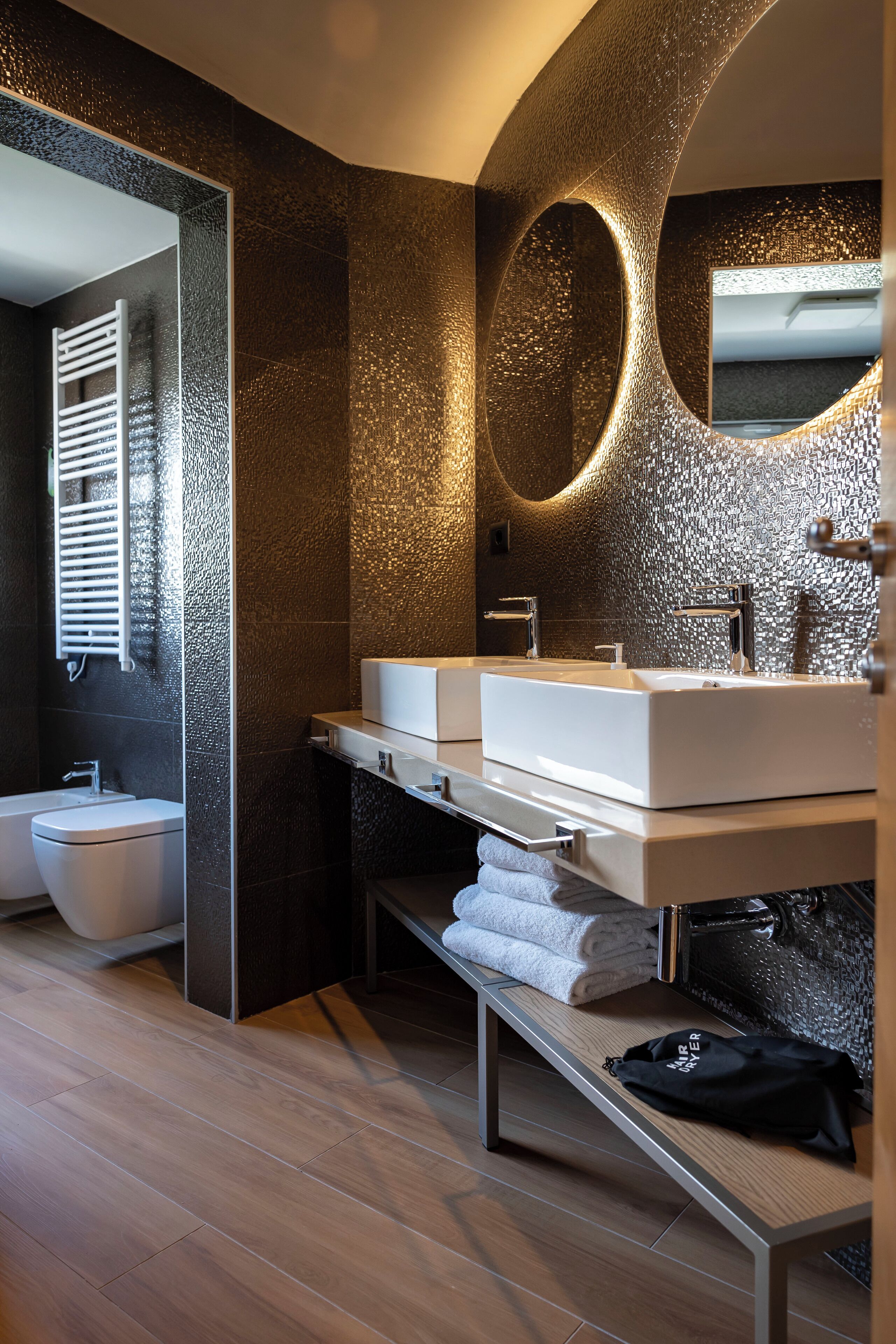 junior studio suite, sea view | bathroom | shower, free toiletries, hair dryer, towels