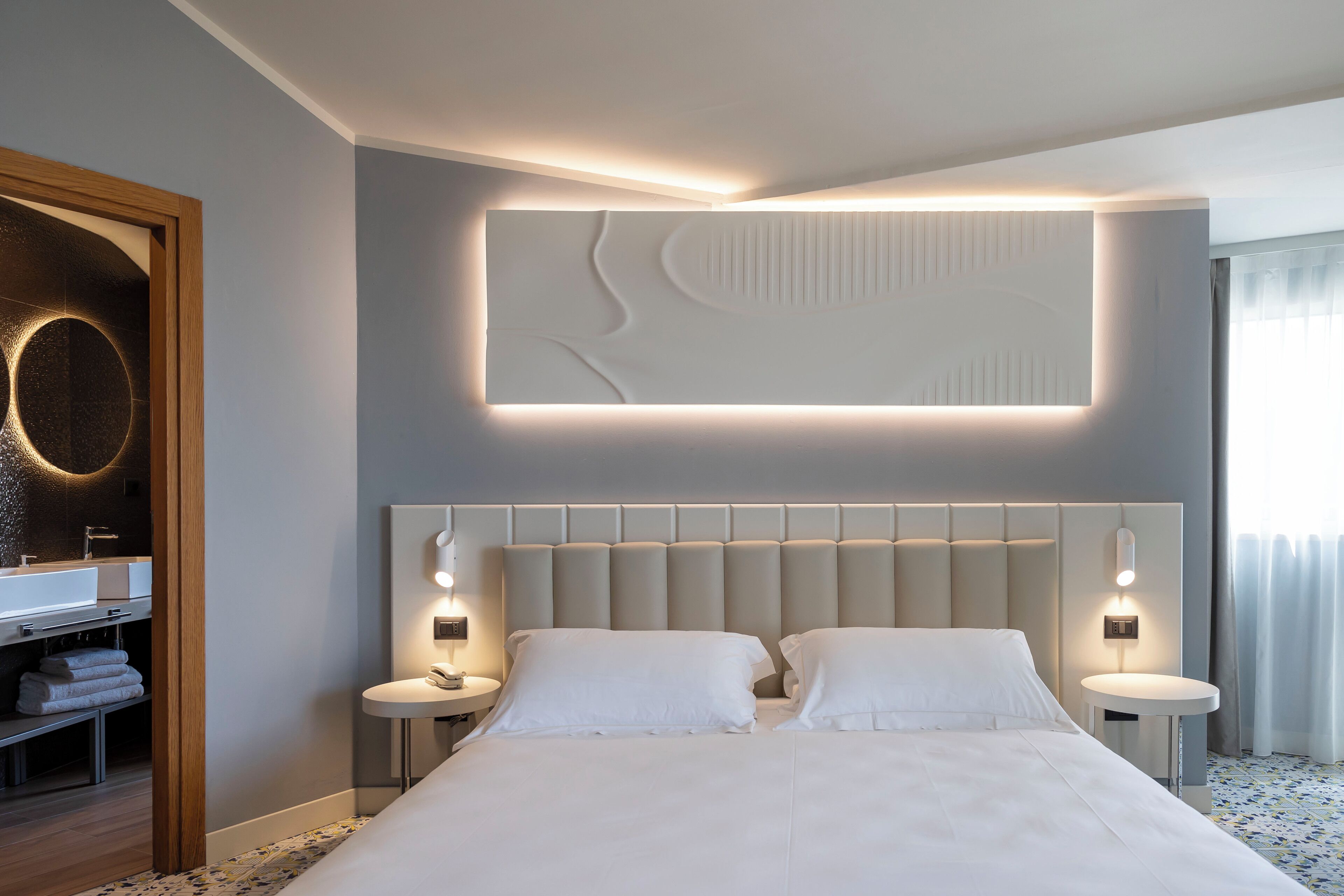 junior studio suite, sea view | 1 bedroom, minibar, in-room safe, desk