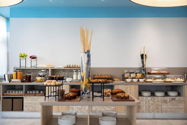 Free daily buffet breakfast  - Grand Hotel (Forte dei Marmi)