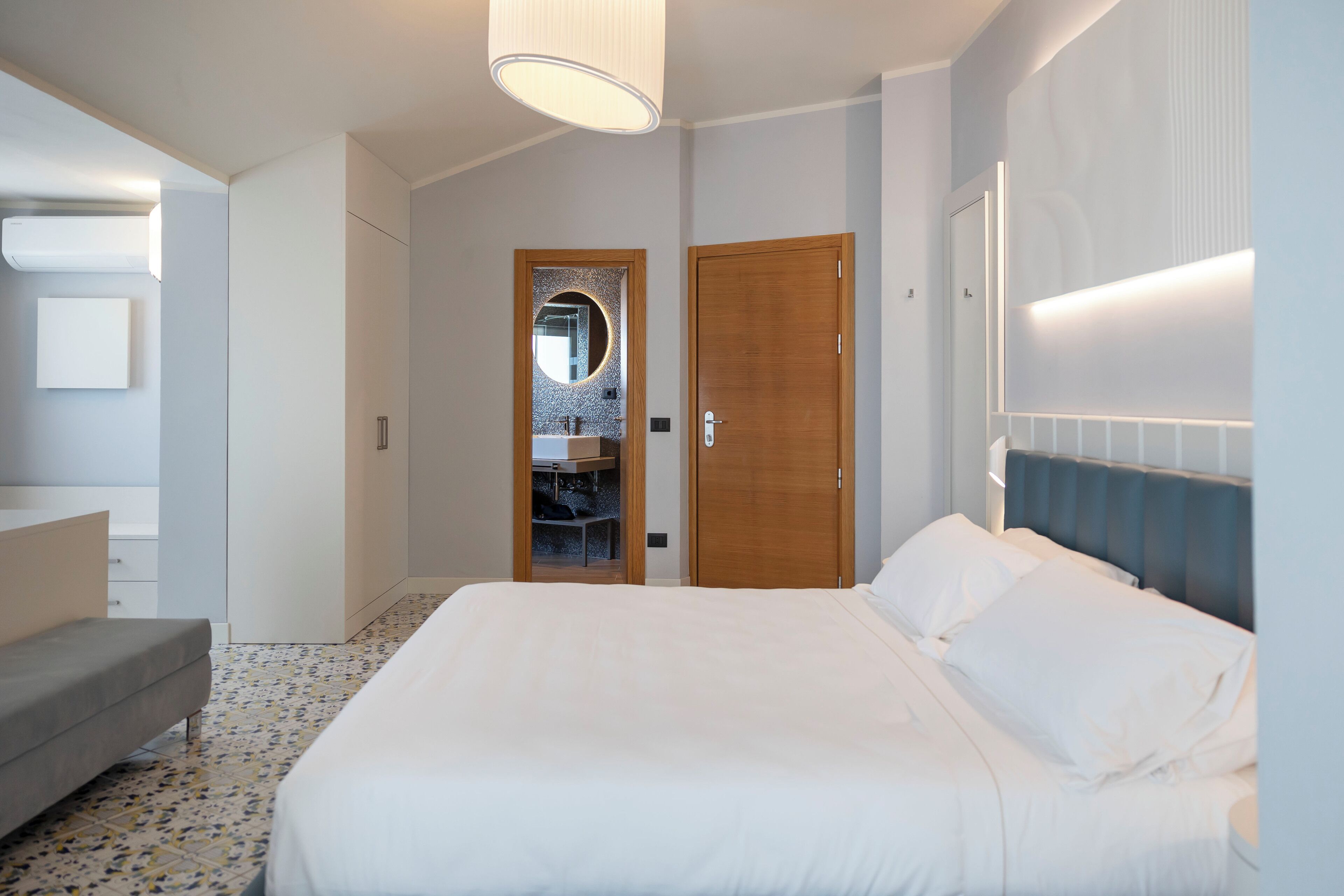 junior studio suite, sea facing | 1 bedroom, minibar, in-room safe, desk