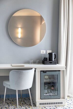 Superior Double or Twin Room, Sea Facing | Minibar, in-room safe, desk, free WiFi - Grand Hotel (Forte dei Marmi)