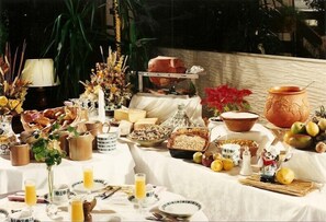 Daily buffet breakfast (EUR 10 per person) - Hotel Les Ancolies (Courchevel)