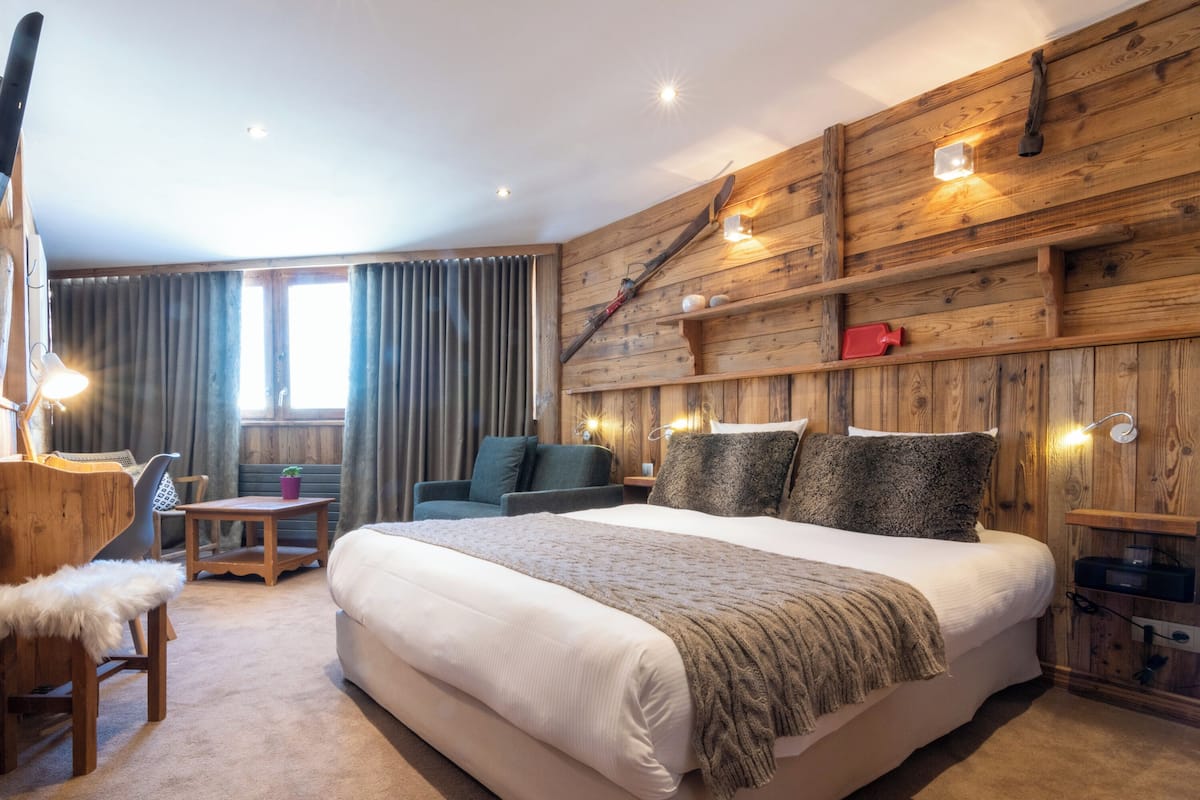 Privilege Suite with whirlpool | 2 bedrooms, in-room safe, desk, blackout drapes
