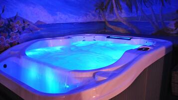 Sauna, hot tub, steam room