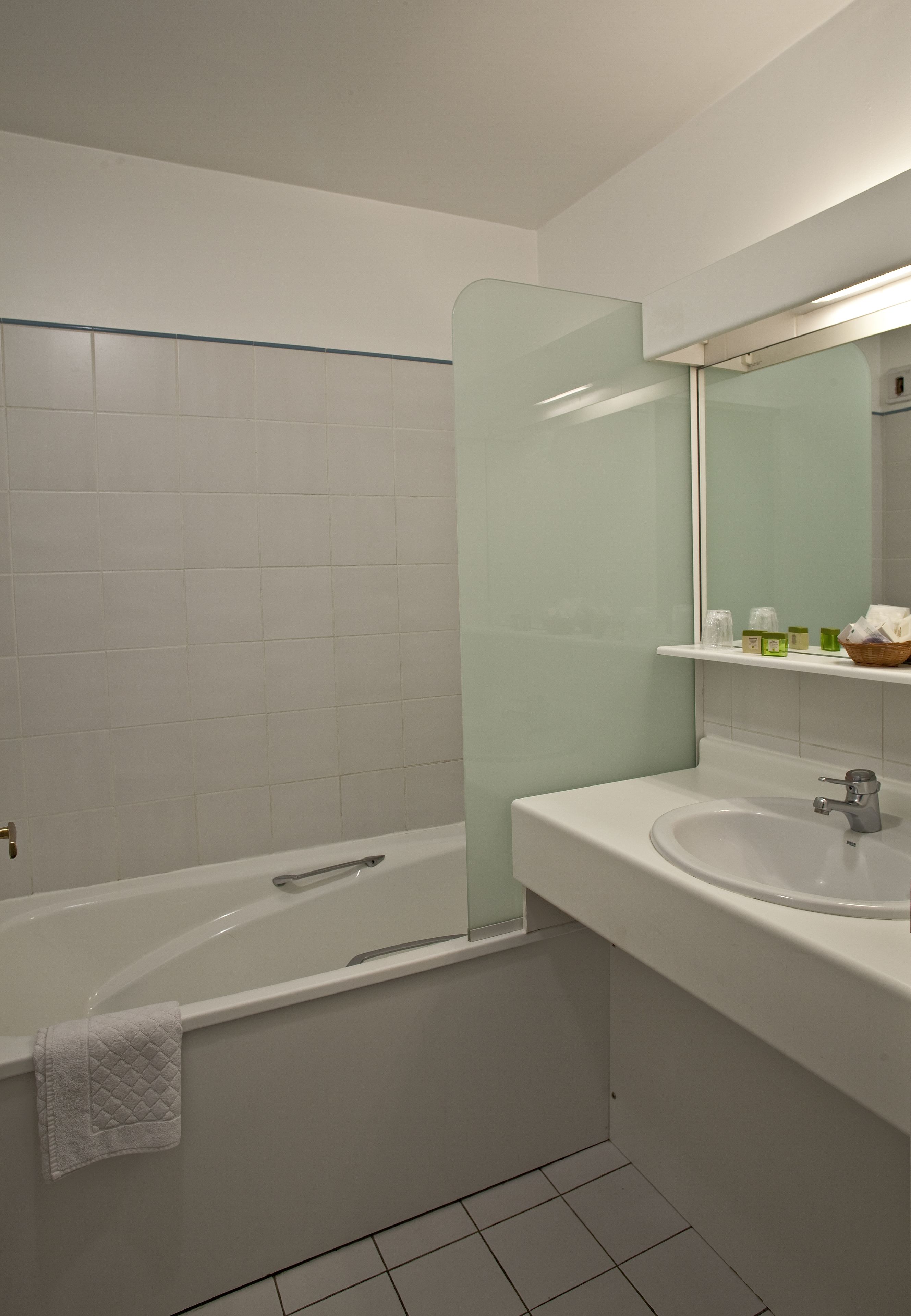 combined shower/bathtub, free toiletries, hair dryer, towels