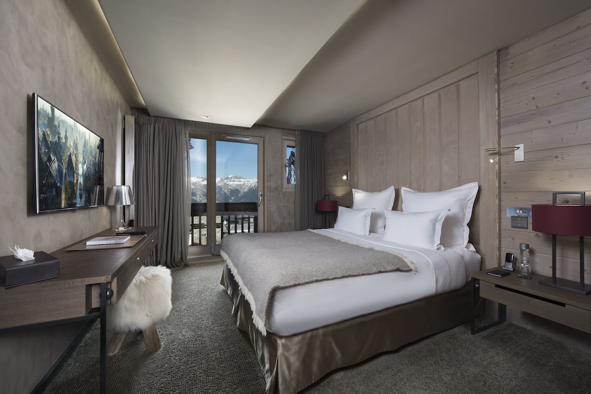 In-room safe, desk, laptop workspace, blackout drapes