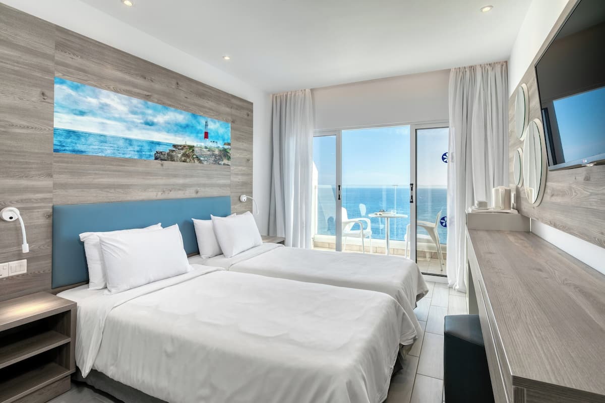 Twin / Double Room Sea View