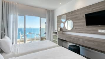 Twin / Double Room Sea View | Escrivaninha, ferros/tábuas de passar roupa, Wi-Fi de cortesia