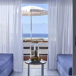 Superior Family Room Sea View | Vardagsrum | Platt-tv