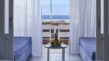 Superior Family Room Sea View | Living area | Flat-screen TV