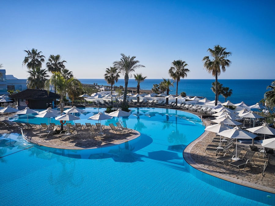 Indoor pool, 4 outdoor pools, pool umbrellas, sun loungers