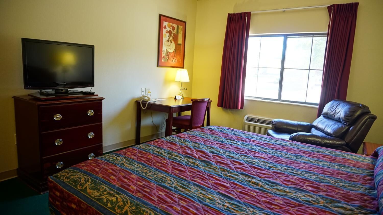 standard room, 1 king bed | blackout curtains, iron/ironing board, free wifi, bed sheets