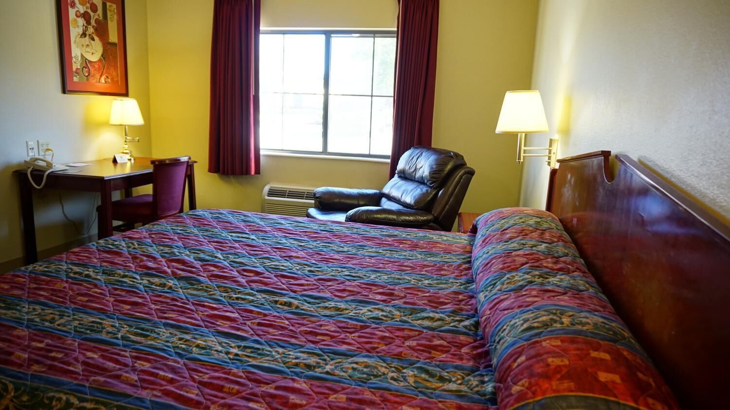 standard room, 1 king bed | blackout curtains, iron/ironing board, free wifi, bed sheets