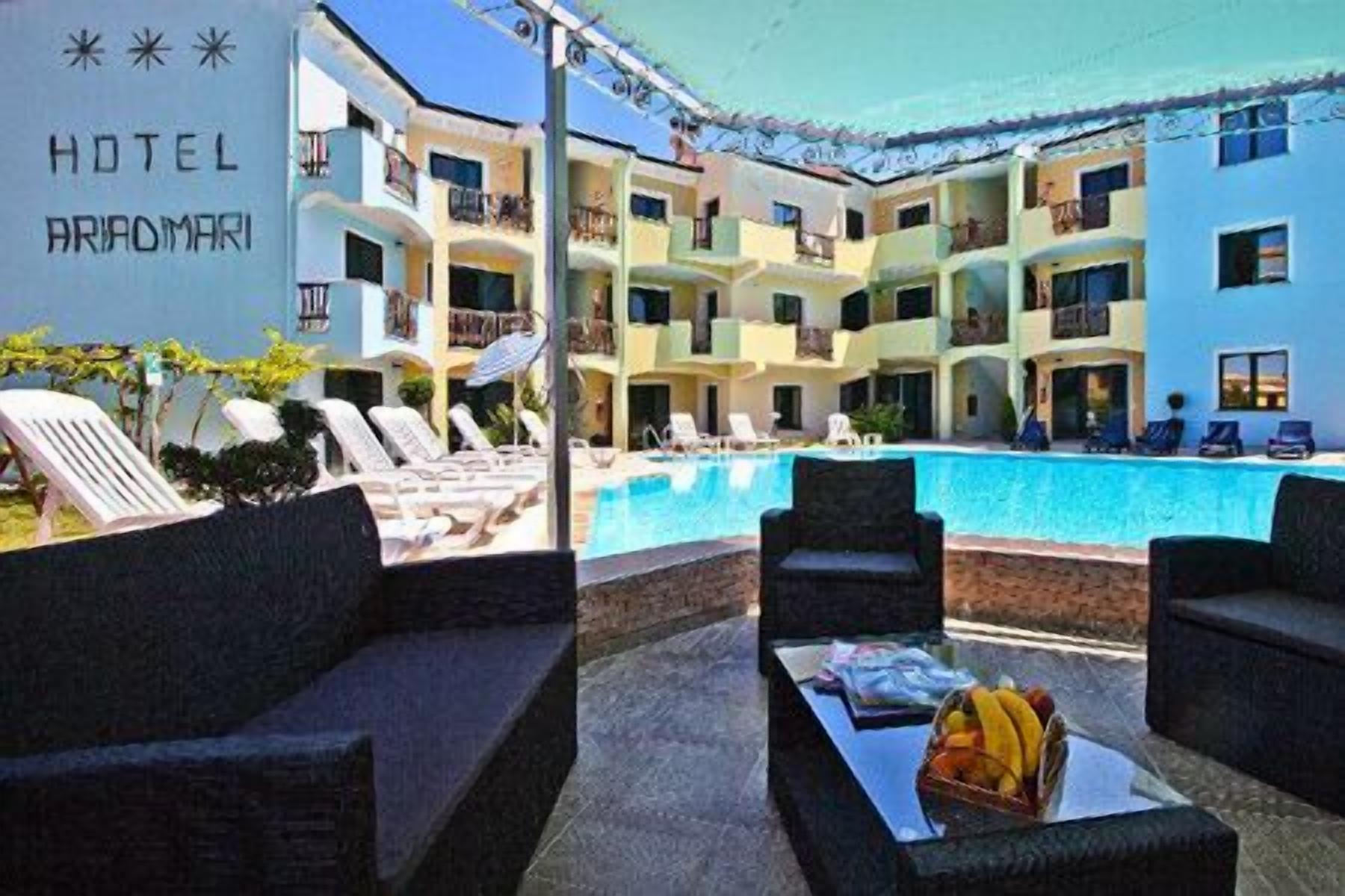 seasonal outdoor pool, pool umbrellas
