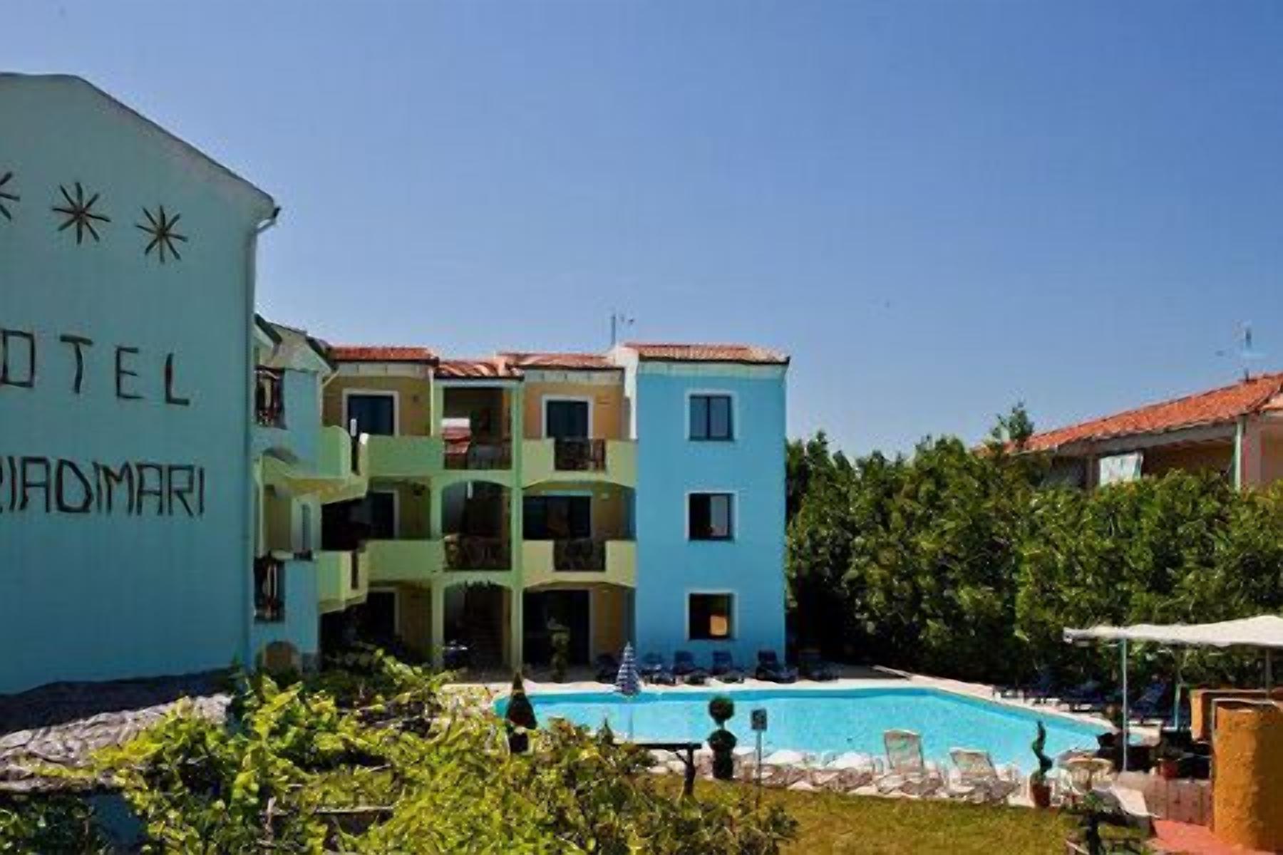 seasonal outdoor pool, pool umbrellas