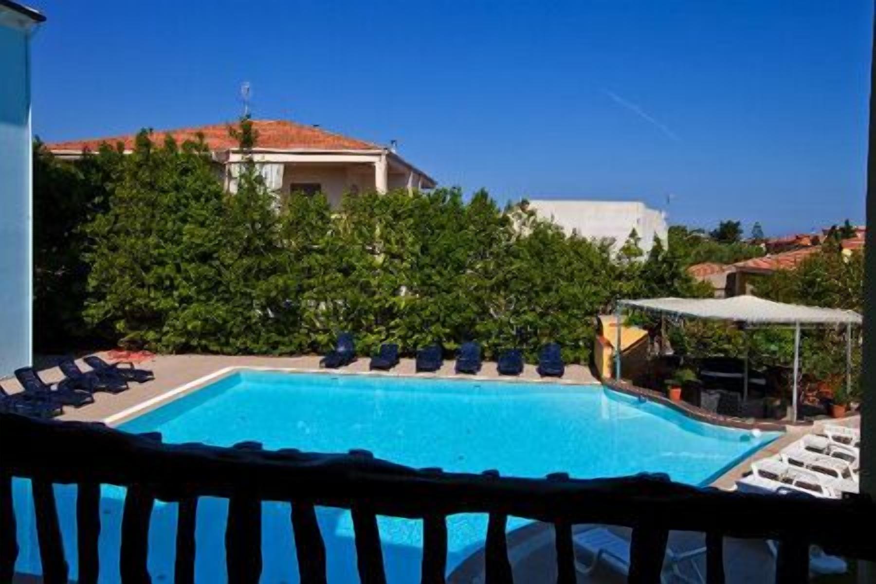 seasonal outdoor pool, pool umbrellas