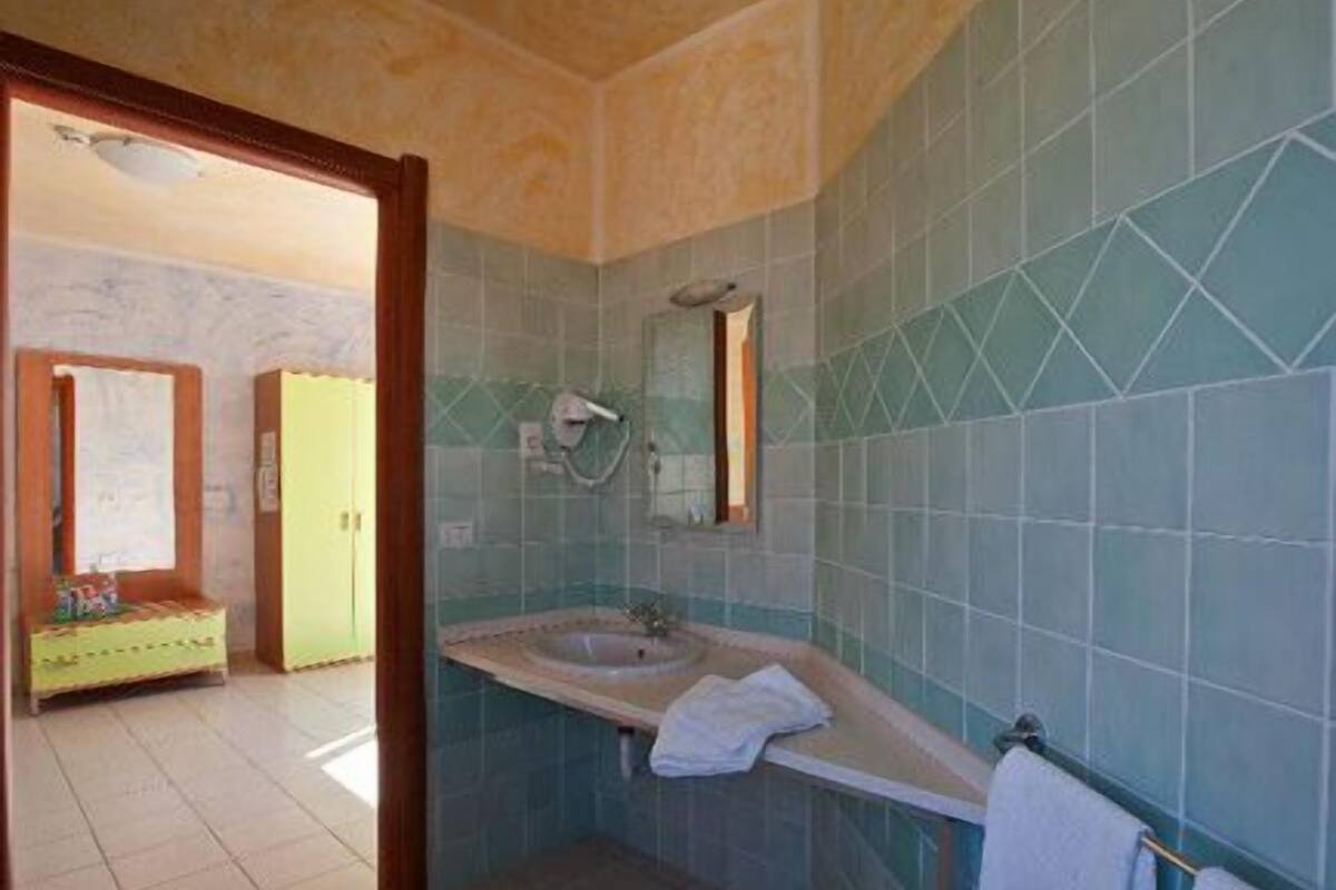 superior double room | bathroom | shower, free toiletries, bidet, towels