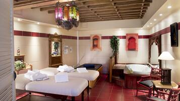 Signature Suite, Jetted Tub (SPA 1001 nuits) | Individually decorated, individually furnished, iron/ironing board