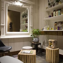 Couples treatment room(s), sauna, hot tub, steam room, body treatments