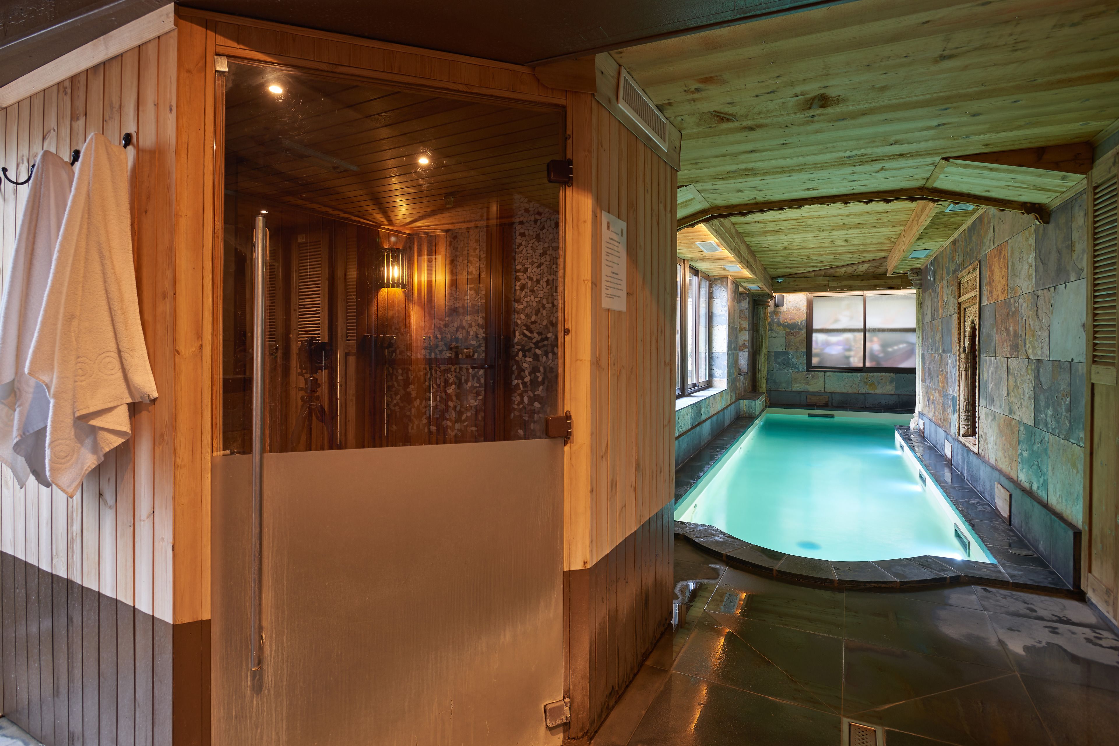 couples treatment room(s), sauna, hot tub, steam room, body treatments