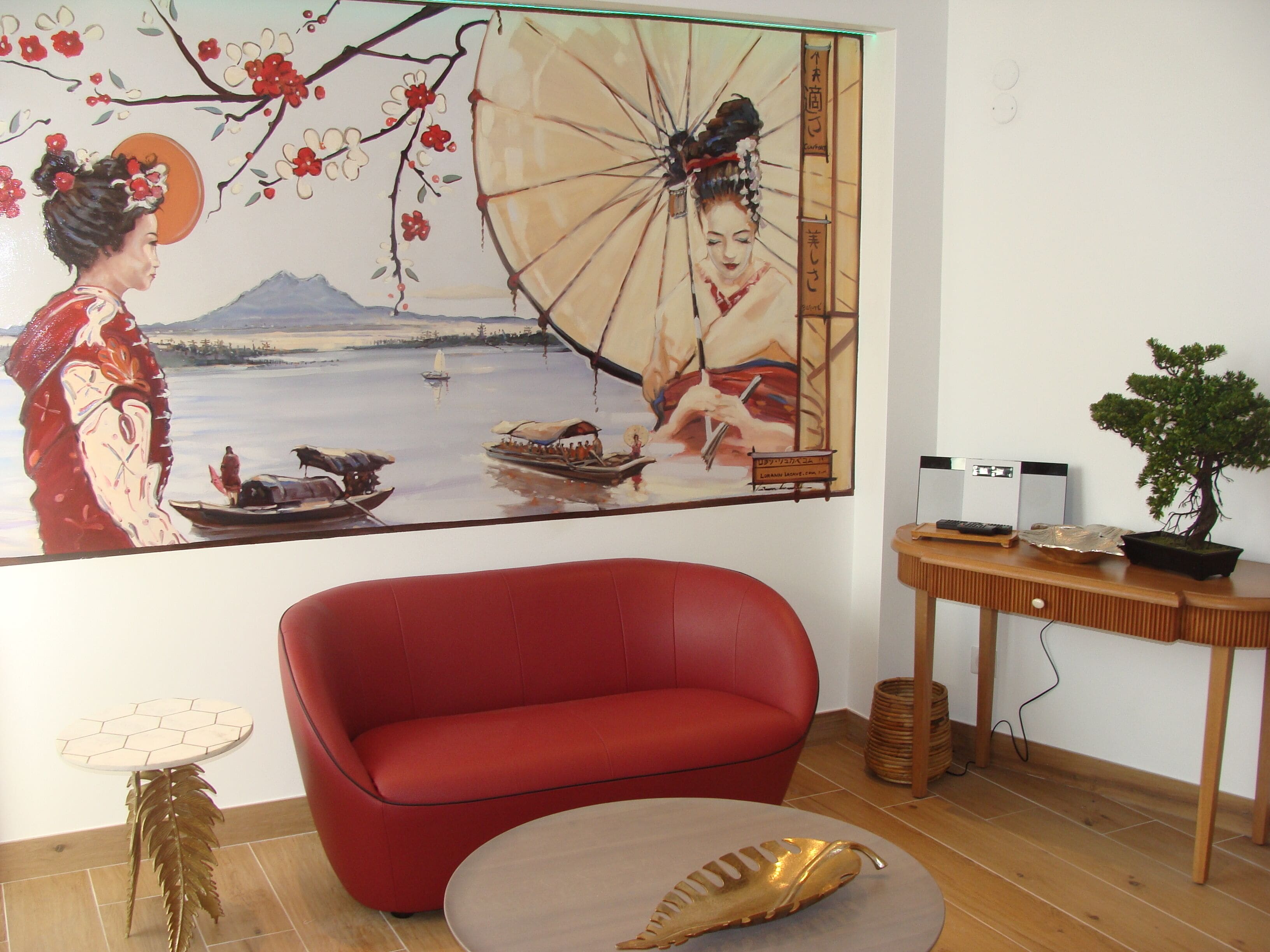 romantic suite, 1 queen bed | living area | flat-screen tv