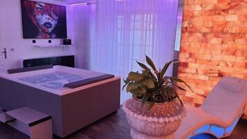 Couples treatment rooms, sauna, hot tub, steam room, body treatments