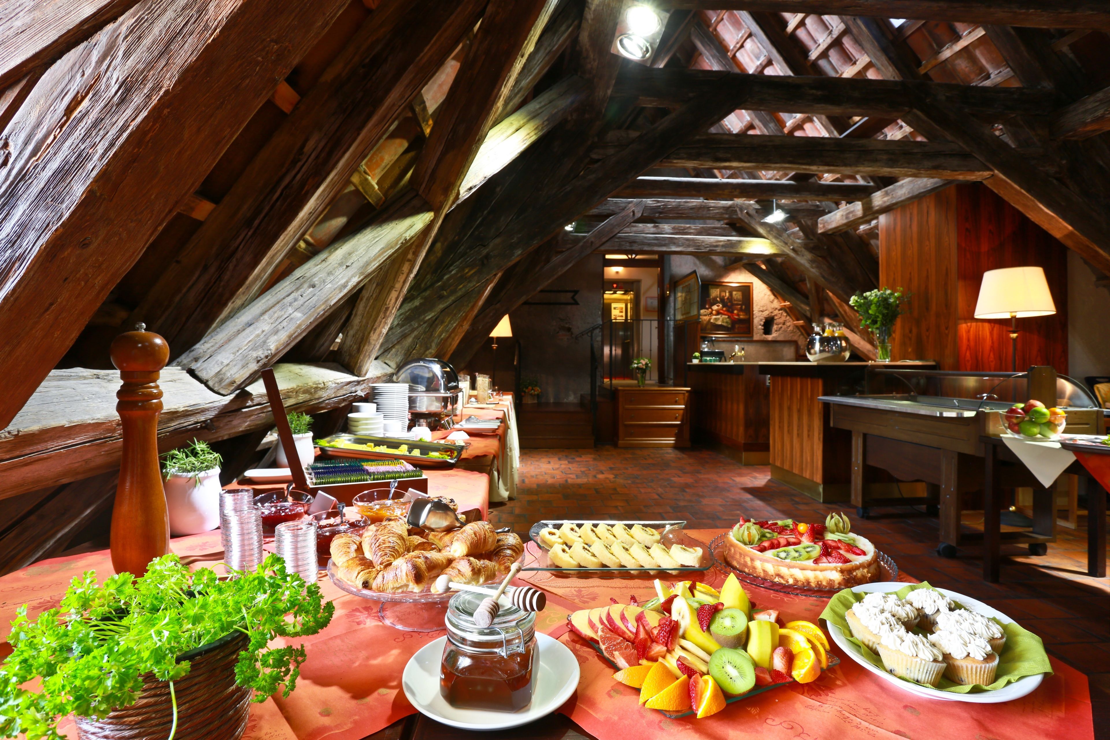 Free daily full breakfast 