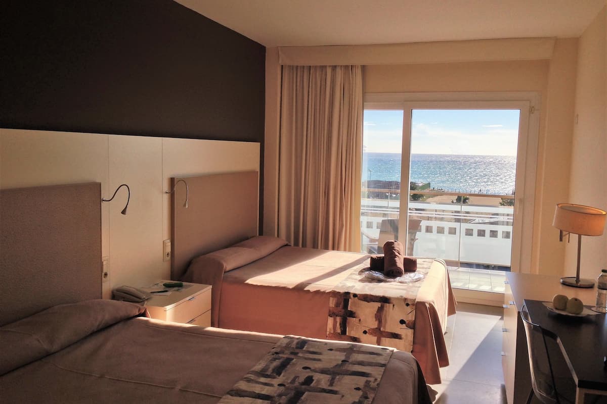 24-inch flat-screen tv with digital channels, tv